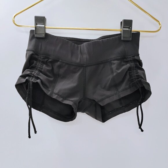 Lululemon Shorts Women 2 Black Mesh Over Miles Running Active Stretch Gym Logo - Picture 3 of 10